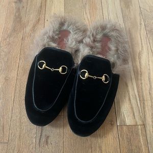 Gucci Black velvet slip on loafer with fur- size 38.5